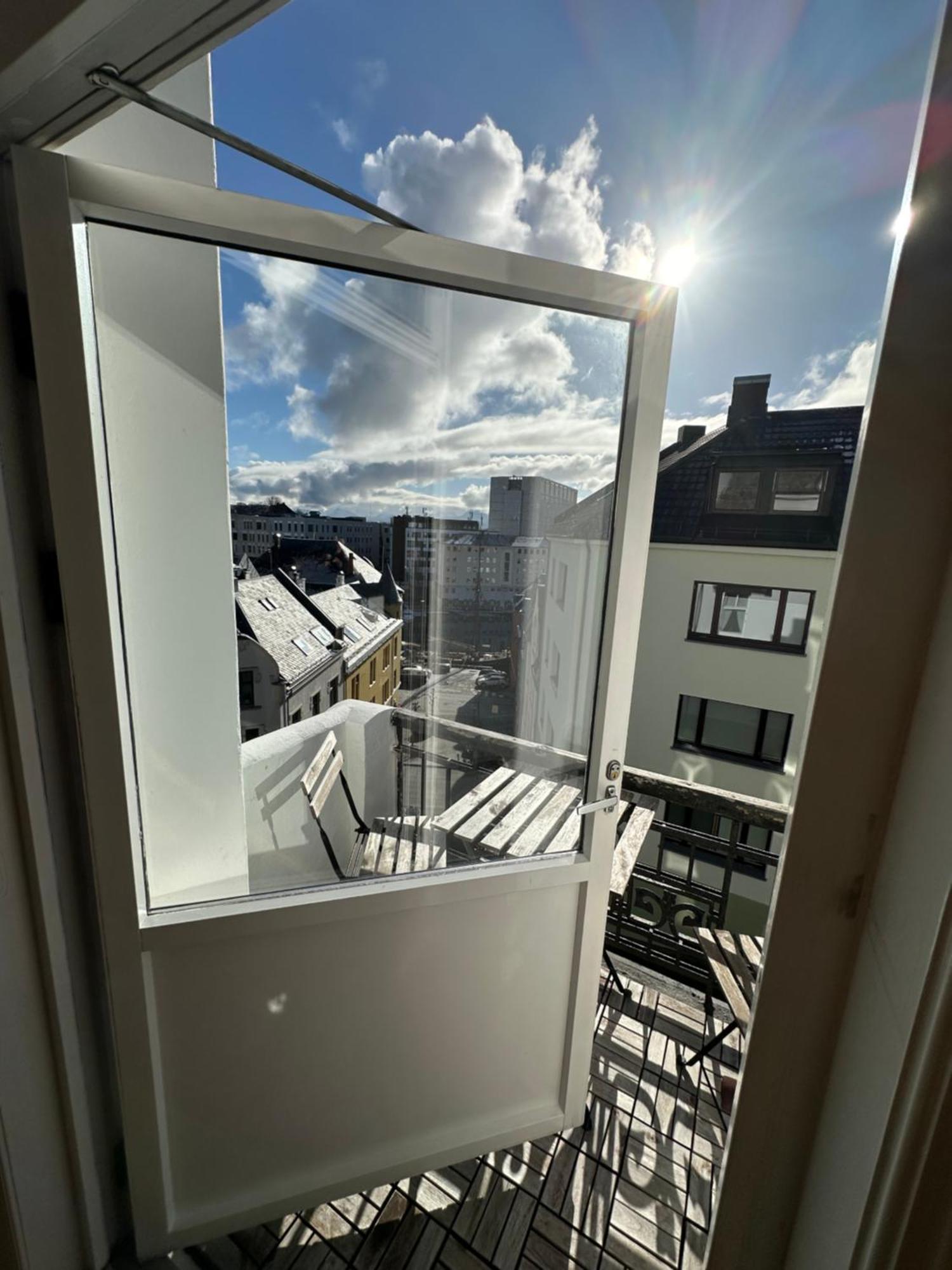 Stylish Big Jugend Art Nouveau Apartment With Balcony Heart Of Ålesund Extérieur photo