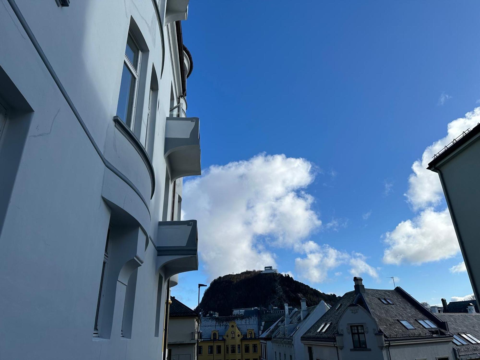 Stylish Big Jugend Art Nouveau Apartment With Balcony Heart Of Ålesund Extérieur photo