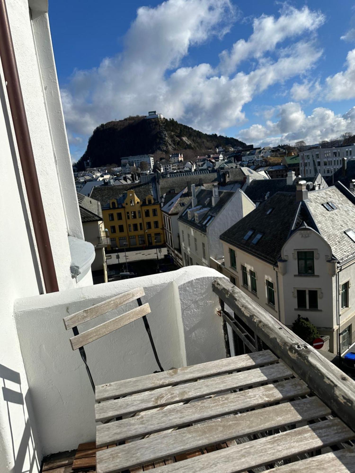 Stylish Big Jugend Art Nouveau Apartment With Balcony Heart Of Ålesund Extérieur photo